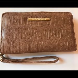 STEVE MADDEN MOCHA logo zip around WALLET - WRISTLET